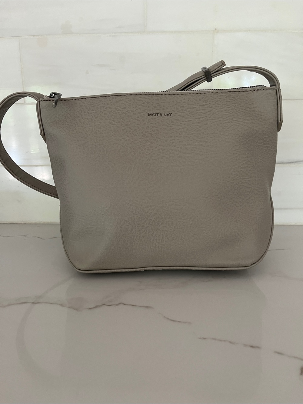 Matt & Nat NEW Sam Vegan Grain Leather Crossbody Bag Purse in Plateau - Picture 4 of 14